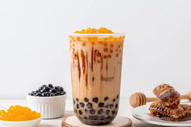 戒外卖，戒奶茶外卖和奶茶，对很多独居或忙碌的年轻人来说，不只是食物，更像是一