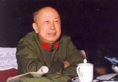 2008年，一辈子不看电视的钱学森突然跟儿子说：“支个电视行不行？贵不贵啊？多少