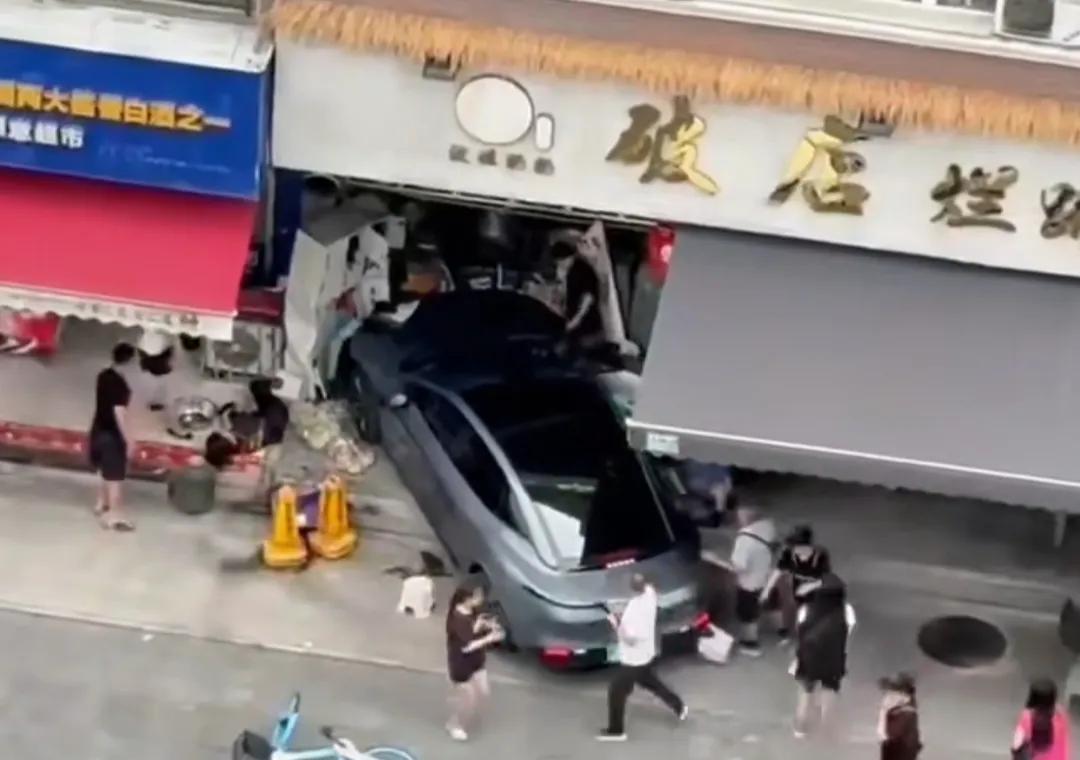这下真成了破店，看来店铺的名字还是不要取得那么随意，仔细斟酌一下为妙！