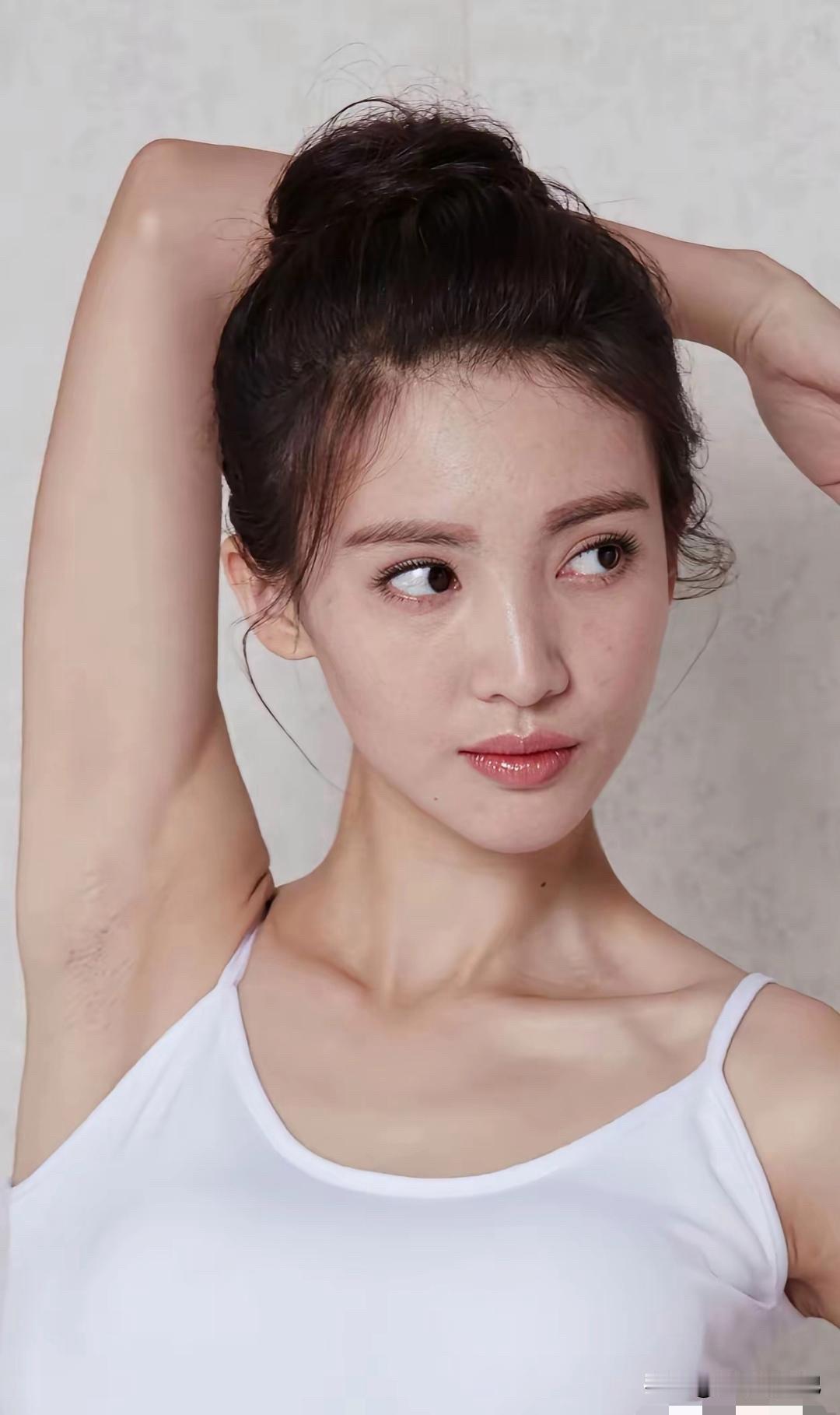 女明星一定要做好腋下管理[笑着哭]