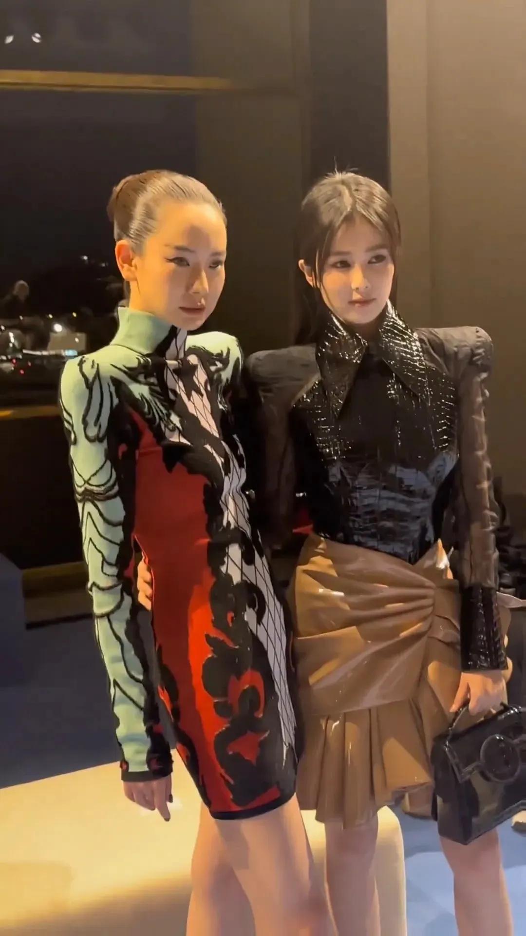 戚薇与白鹿同框，我只想说：二人丑的相似！本来都是美人，为什么要打扮成这副模样呀