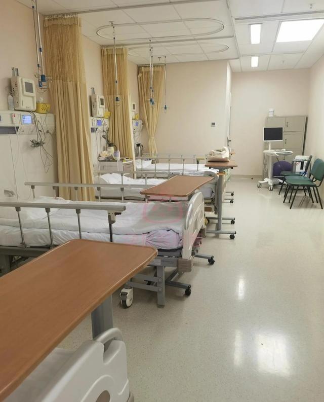 有人问，医院如果都是私有的，会不会变得冷漠无情，不重视生命？这么说吧，口罩期间征