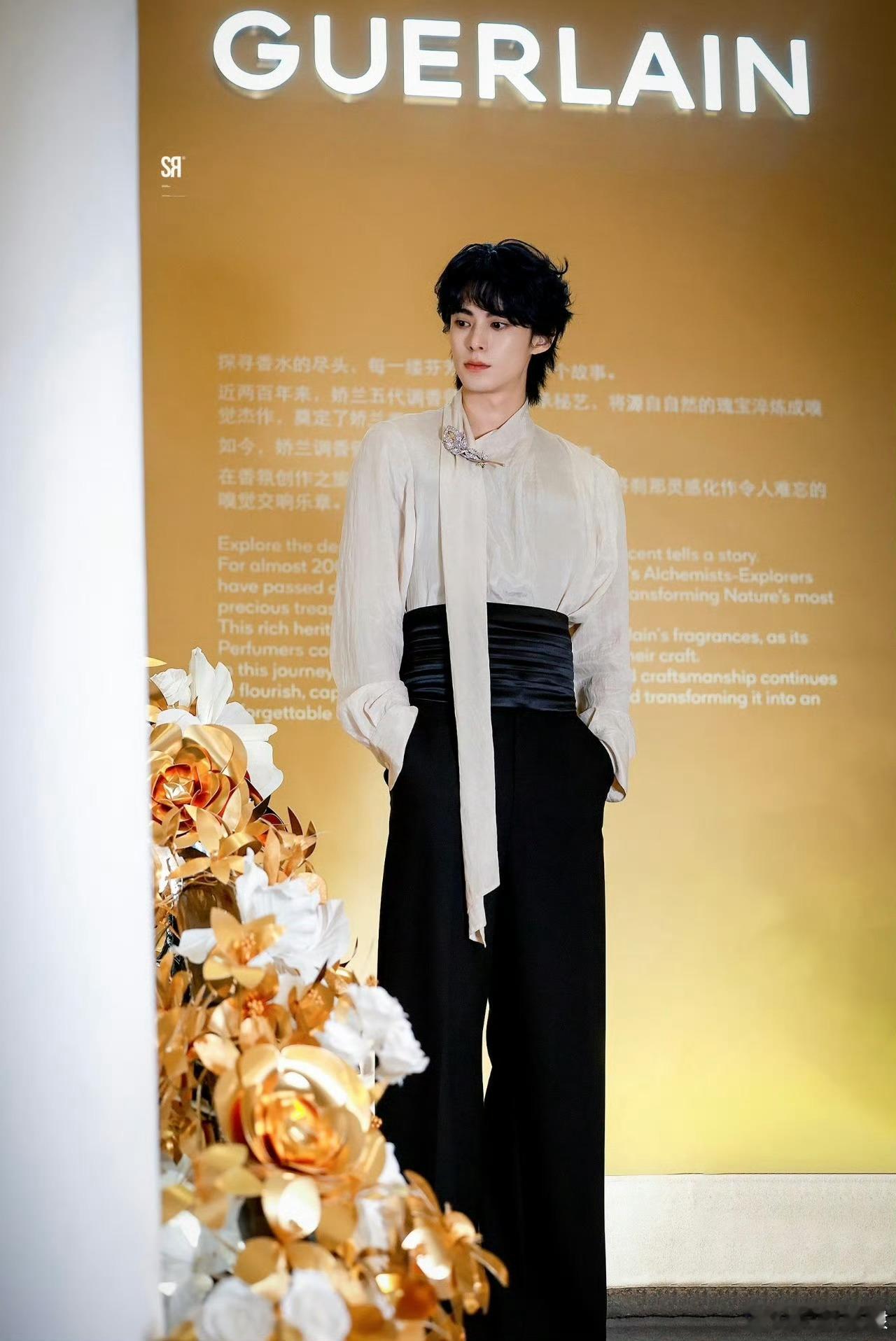 妈呀，这腿太长了#王鹤棣##王鹤棣#​
