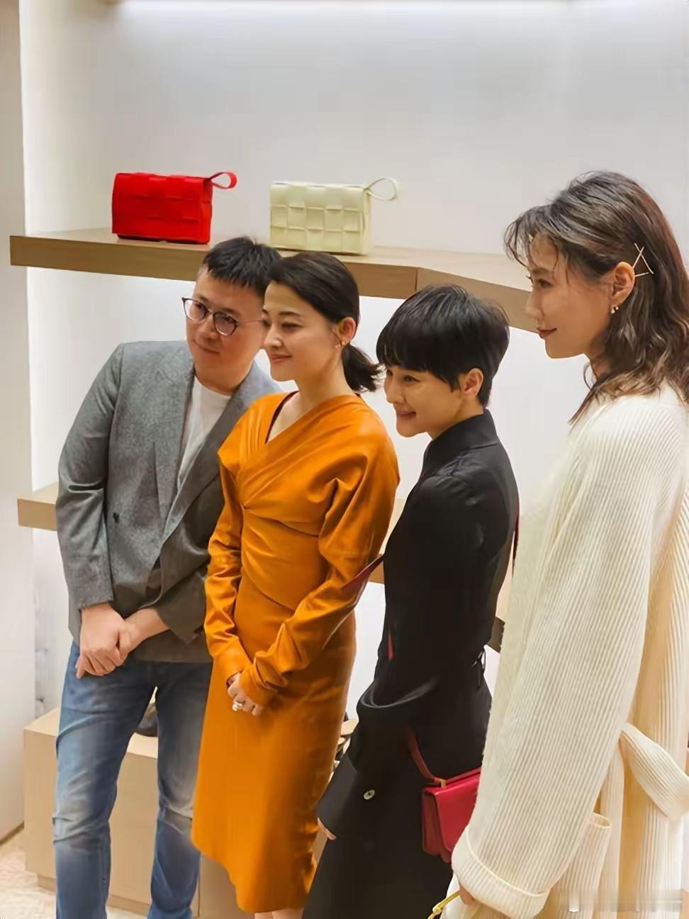 49岁梅婷减肥成功，穿裹身裙扎低马尾至少年轻20岁，颜值直线开挂​​​