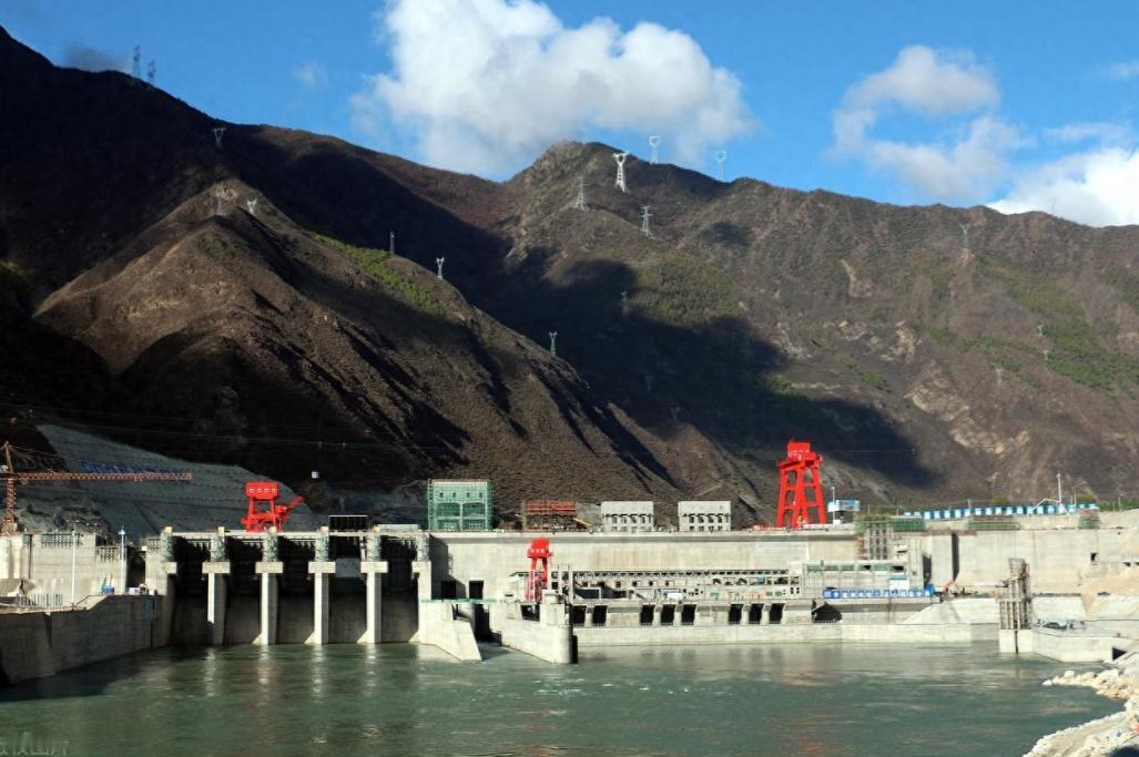 印度急着谈判，根本不是因为边界扛不住了，而是它在对华的三条战线上，已经全线崩溃！