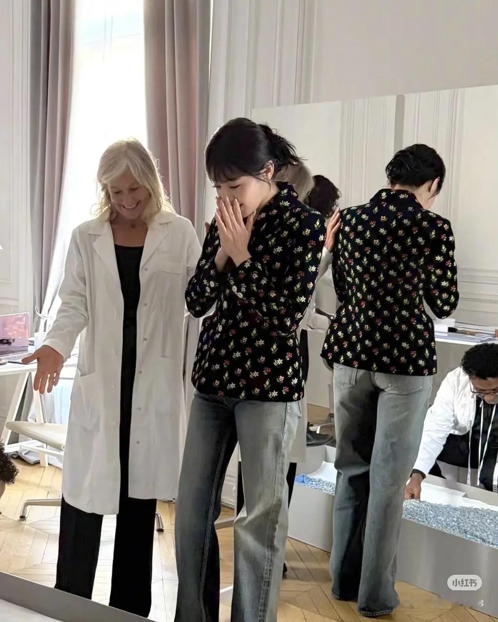 迪丽热巴这身造型看得人很能疗愈穿搭焦虑​​​