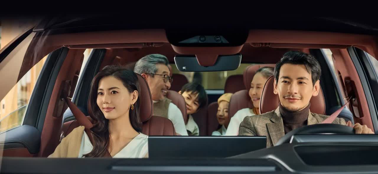 26.98万起！昊铂HL屠榜大型SUV：入门即满配，空悬+激光雷达全系白送，理想L8瞬间不香了！