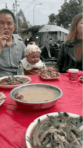 哈哈哈，孩子的口水都快流干了吧