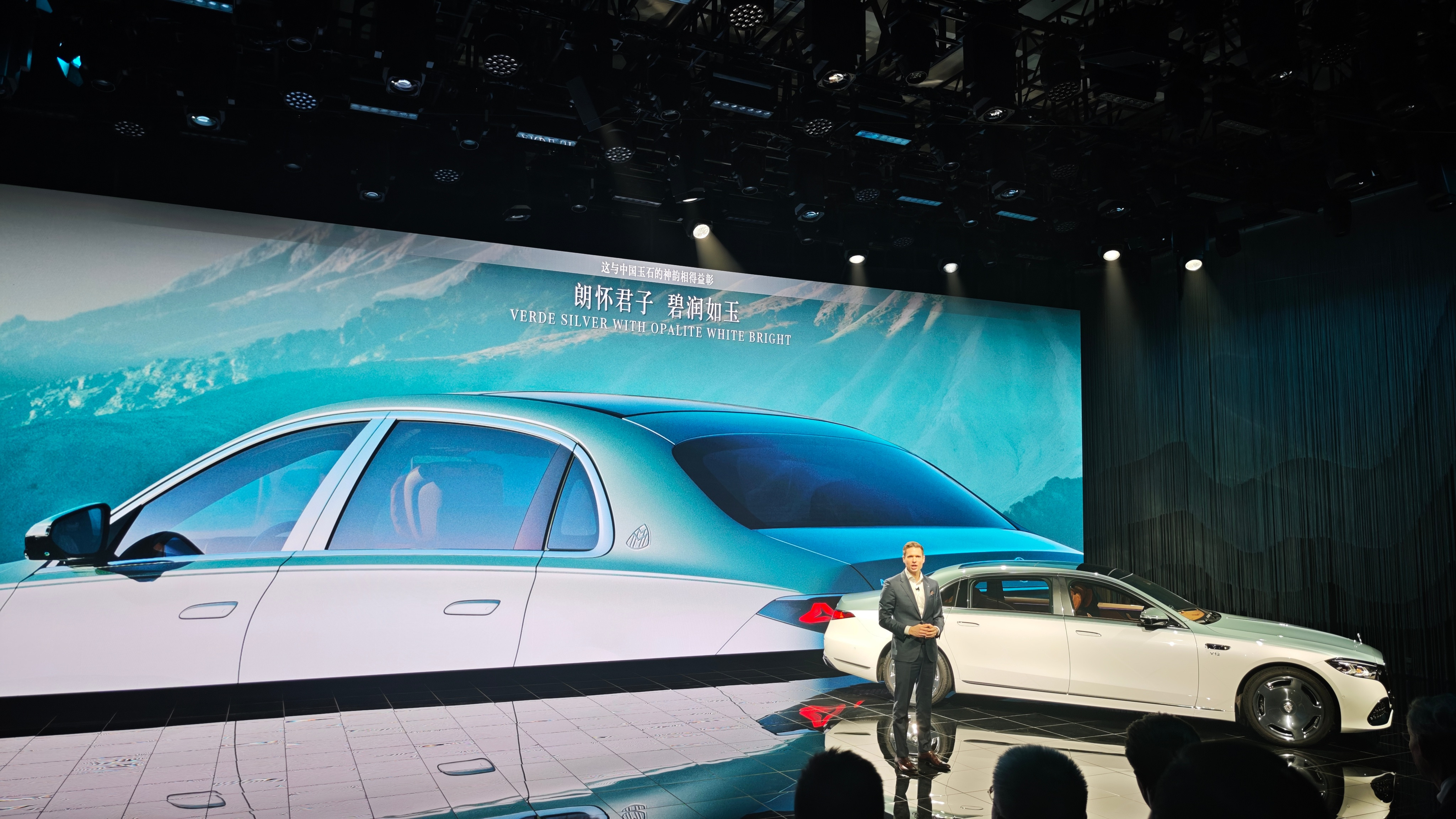 迈巴赫应该是什么颜色的你可曾想到迈巴赫会推出一款如翠玉一般的外观色？我猜哈，我