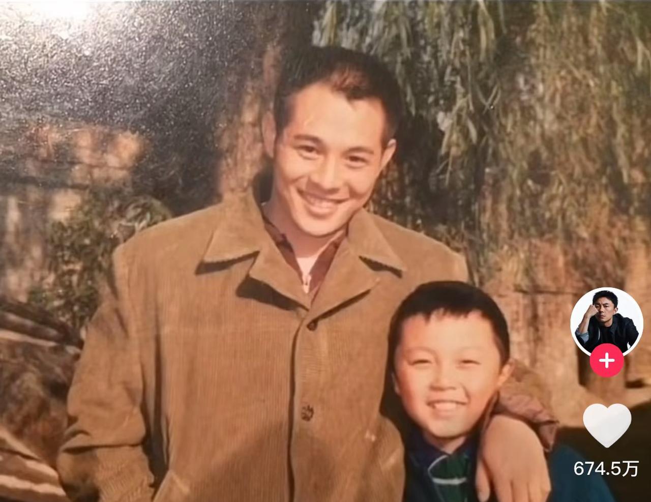 李连杰要感动哭了，没想到时隔三十多年，曾经剧中的儿子竟然还记得自己，还给自己过