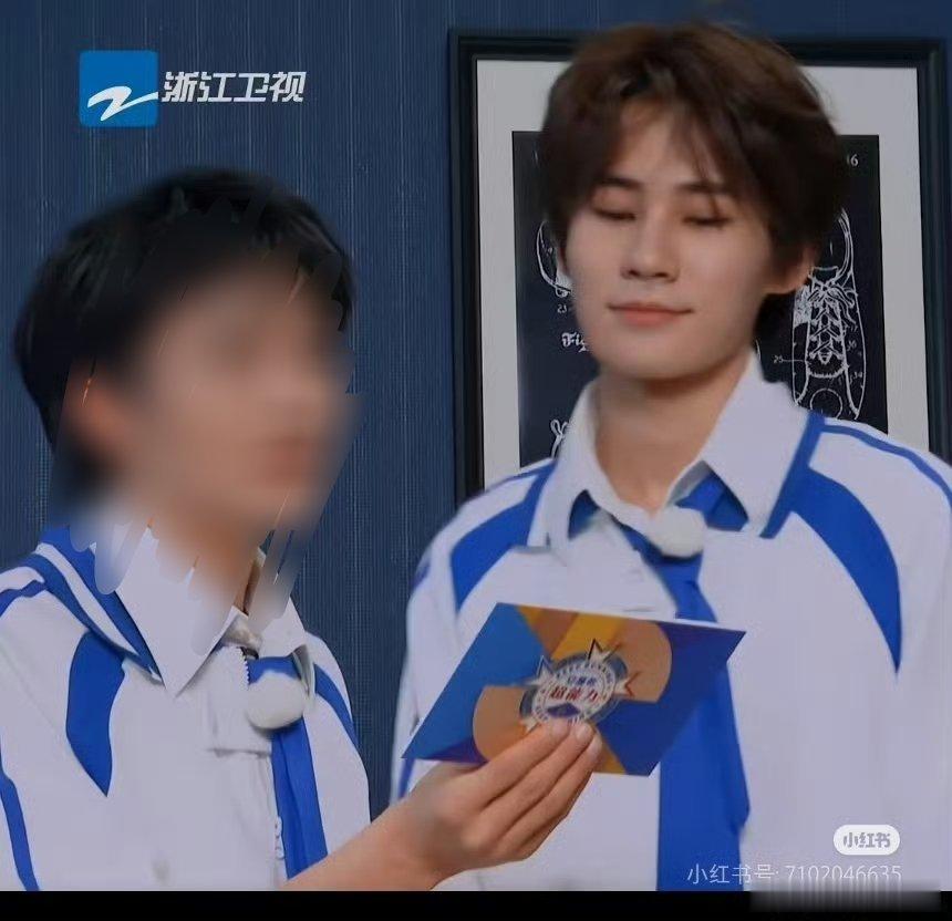 你真的是闲得没事来找骂是吧，我一没提到zzy二我发在贺峻霖超话里面的，来我帖子底
