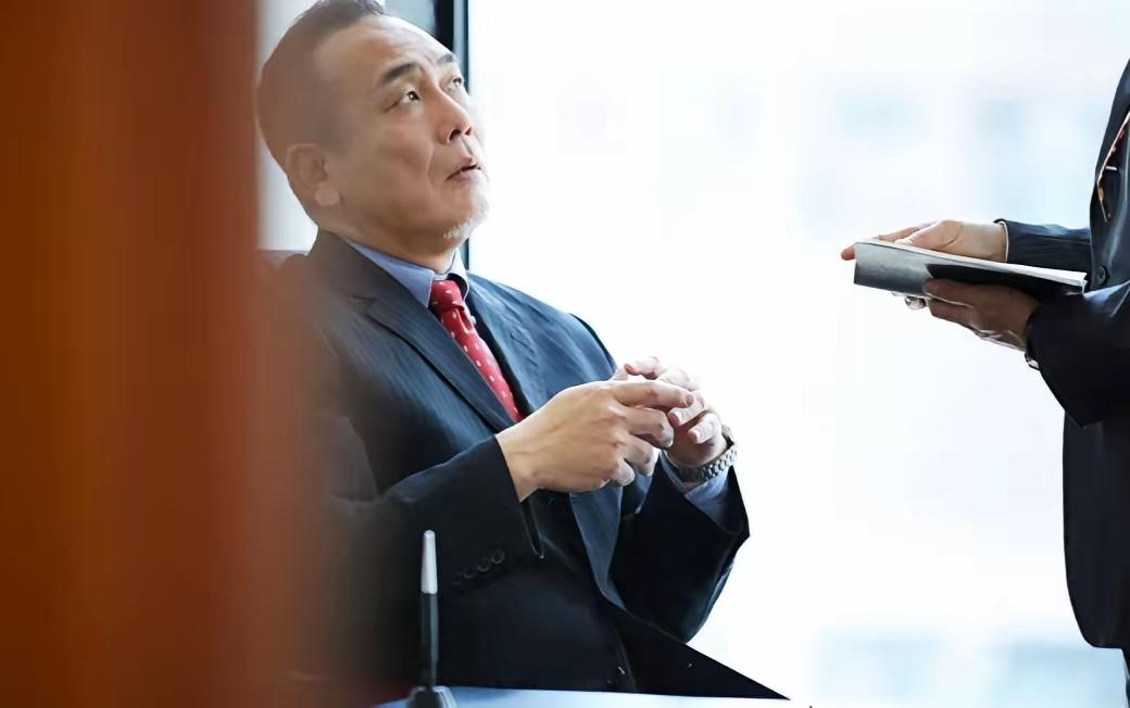 一个老纪委感慨：如今越来越多领导，正陷入被下属“全方位照料”的温柔陷阱，在衣