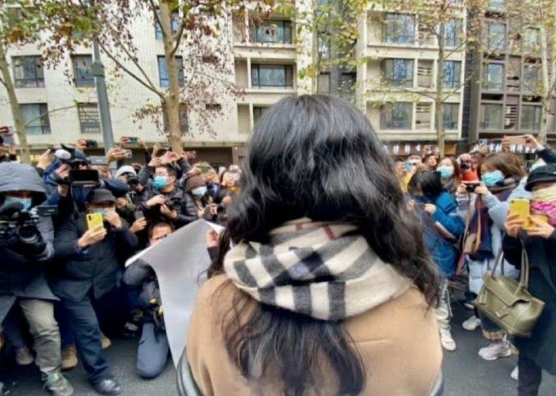 多年来一直不喜欢朱军，主持风格~感觉特啰嗦，刻意催泪~但在那事上，因为本身就不符