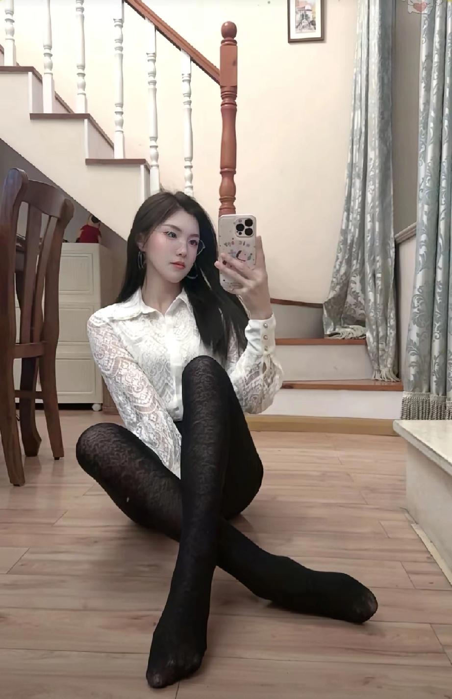 人生就像一场戏有悲有喜有别离不必事事都在意糊涂一点更安逸岁月匆匆不回头