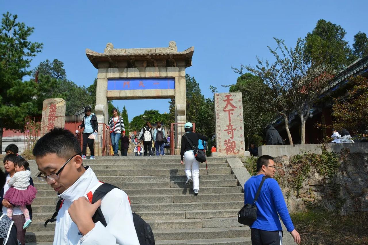 同为世界文化与自然遗产，黄山、泰山一直是国内山岳旅游的两大标杆，两套完全不一样的