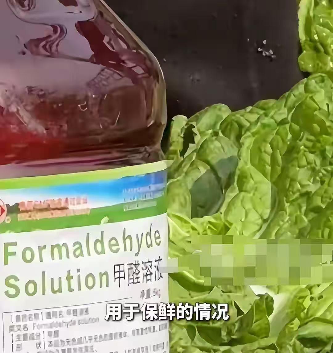 甲醛白菜被曝光，胖东来又火了 全网都在骂黑心商贩，骂着骂着，画风突然变了，几