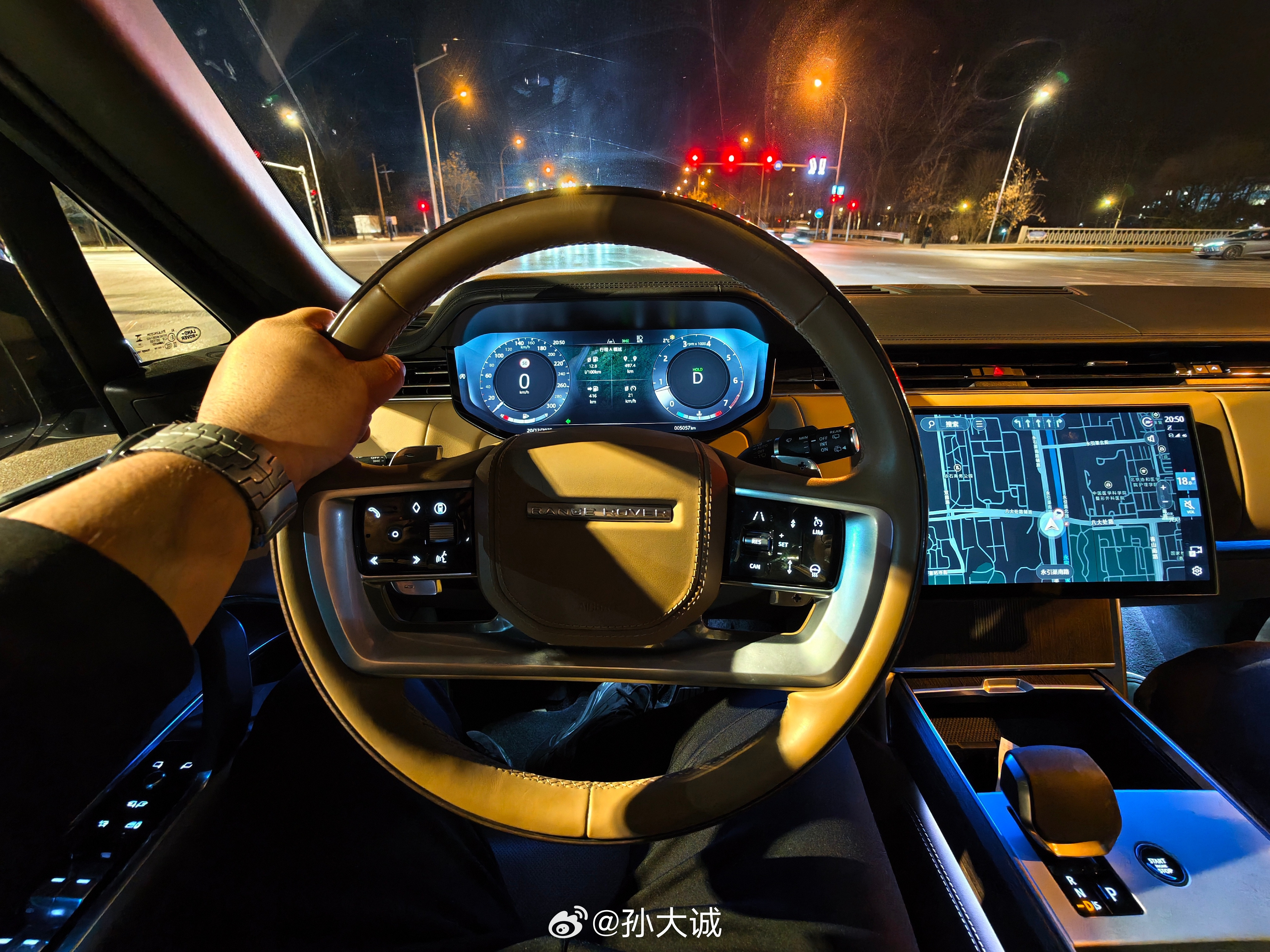 究竟谁在给路虎车主撑腰53秒内8次恶意别车，行为恶劣、铁证如山，事件却一再反转，