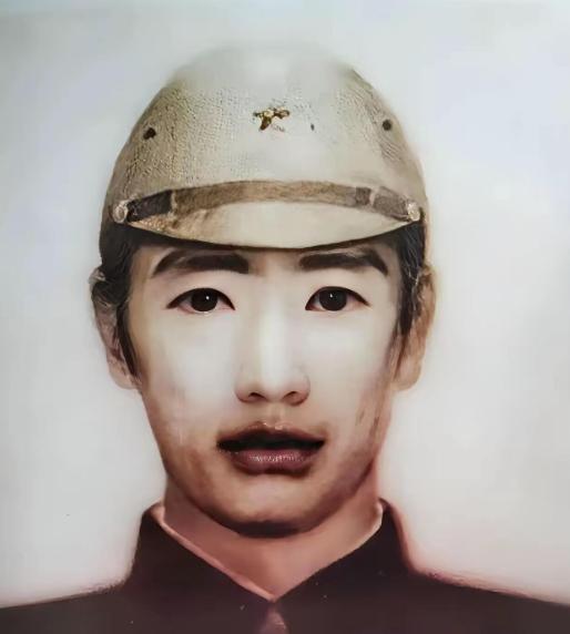 1943年，汉奸常隆基给日军中将拉马，趁没人注意，他偷偷从裤管里掏出一把手枪，毫