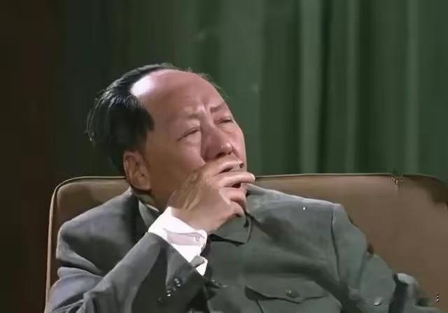 为啥不收拾日本？毛主席早道破关键，不是怂是顶级大格局！毛主席有句话，听着有点