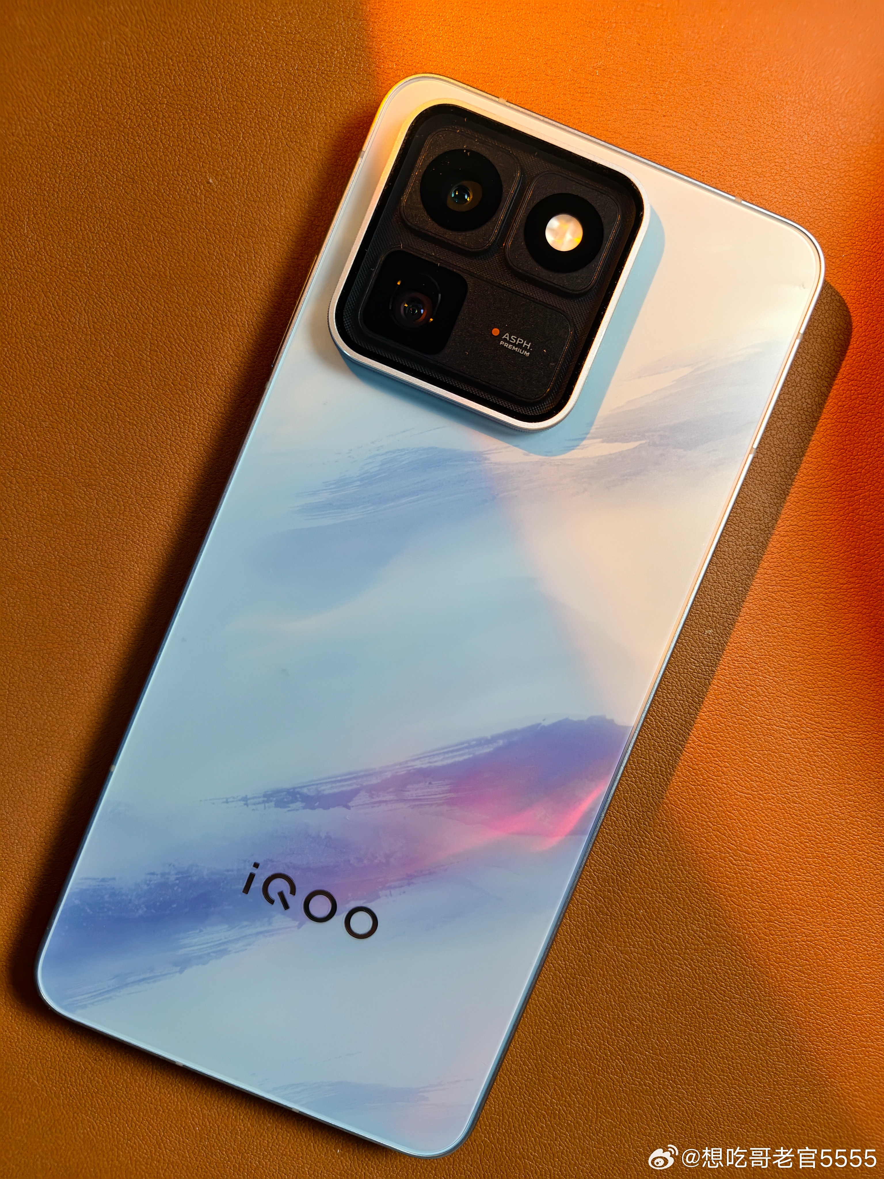 iqoo新鲜上手iQOO15T真机！外观、性能、续航三大卖点全部落地。不再是只