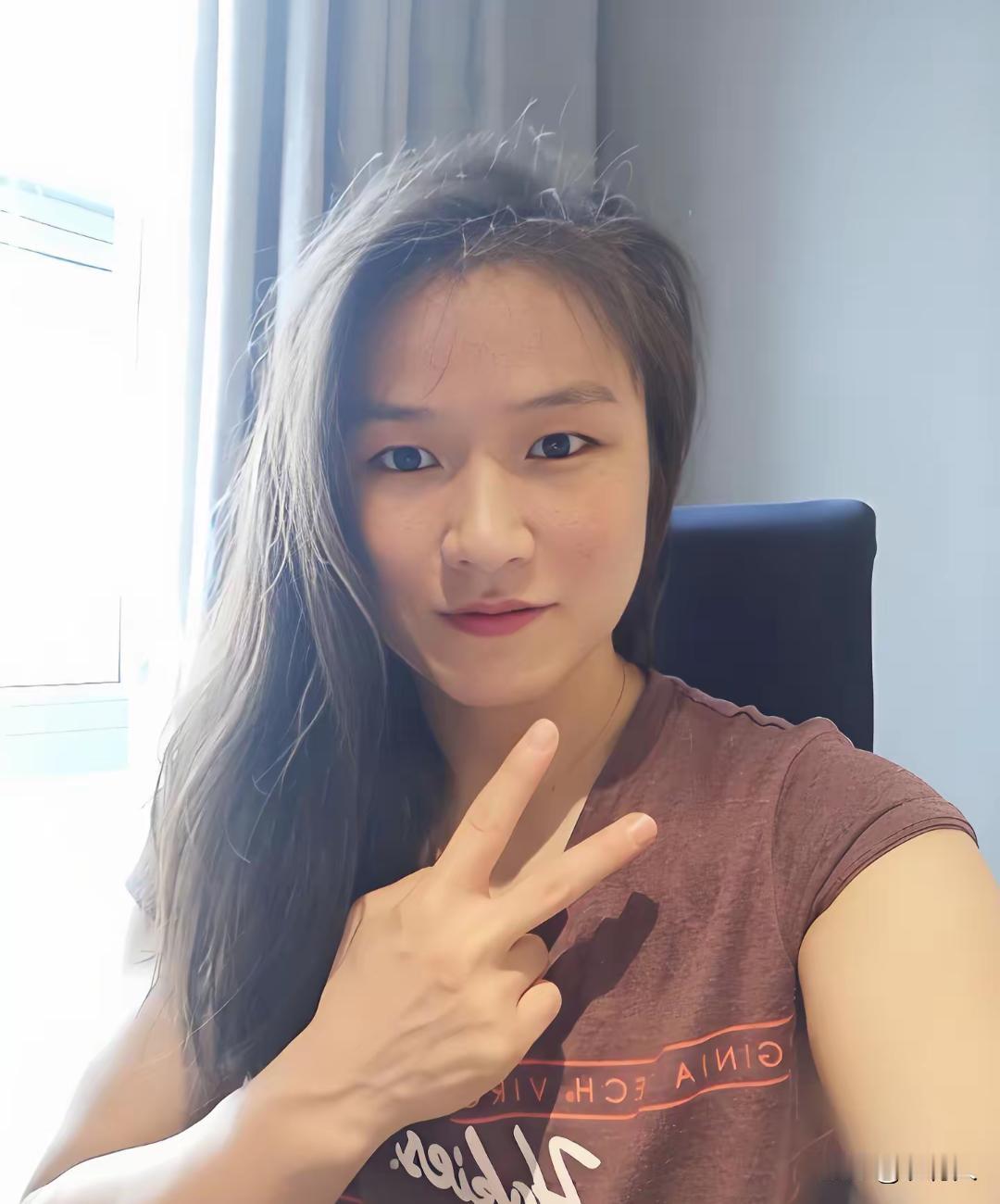 很多人都感觉张伟丽长得像男人婆，一点女人味儿也没有。那是人家没有精心打扮，其实张