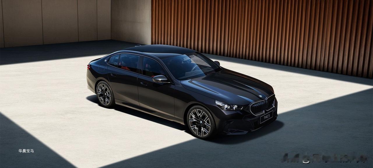 确定这是宝马5系？最近，宝马5系发布了一组官图，这气场一点不输7系。车长