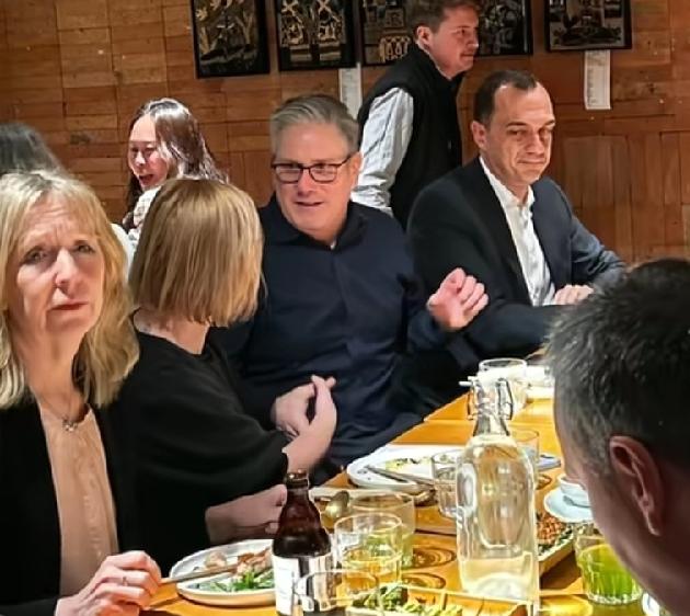 斯塔默在三里屯吃云南菜，上次美国财长耶伦也来过这家店，一是距离美、英大使馆近，1