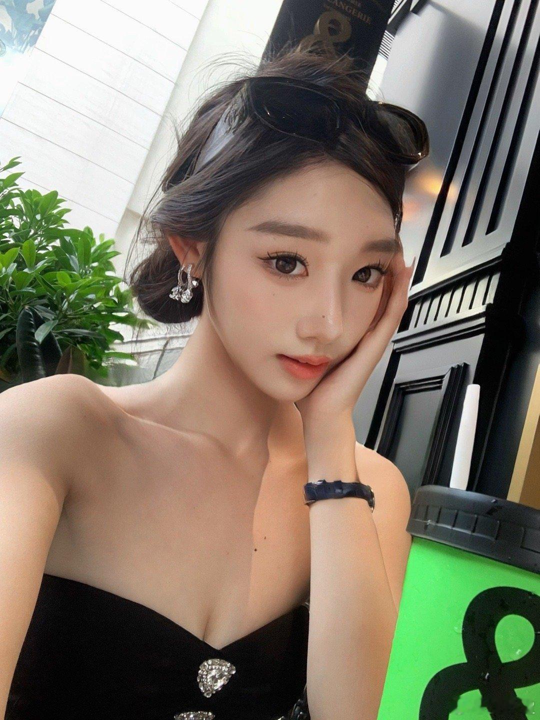 捏我脸的时候是觉得我可爱还是好骗​​​