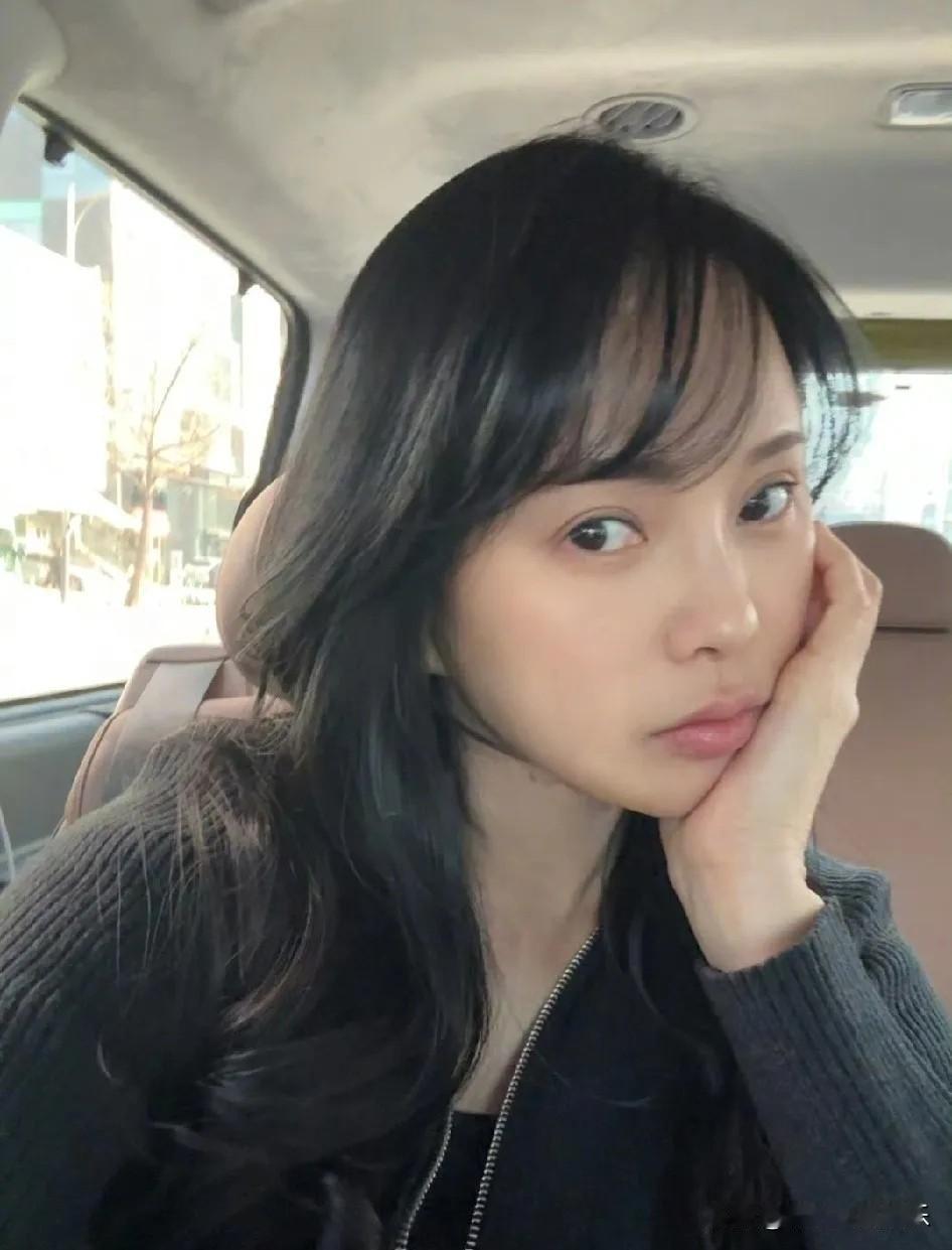 伊能静瘦了十斤过马年，她说马年是清算年也是重生年，少穿红色，金色蓝色是幸运色。