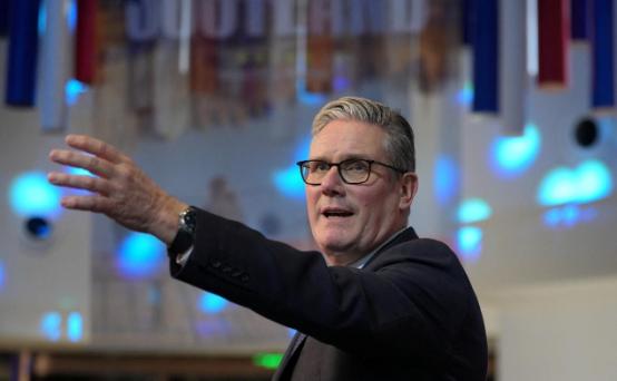 斯塔默这次访华，对他“触动”很大。2月1日，他在接受采访时说：“在科技和基础设施