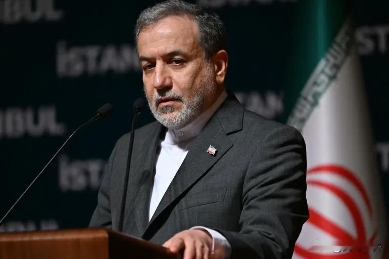 伊朗外长：已对邻国发出警告今天晚上，伊朗外长阿拉格奇在记者会上对媒体宣布：“伊