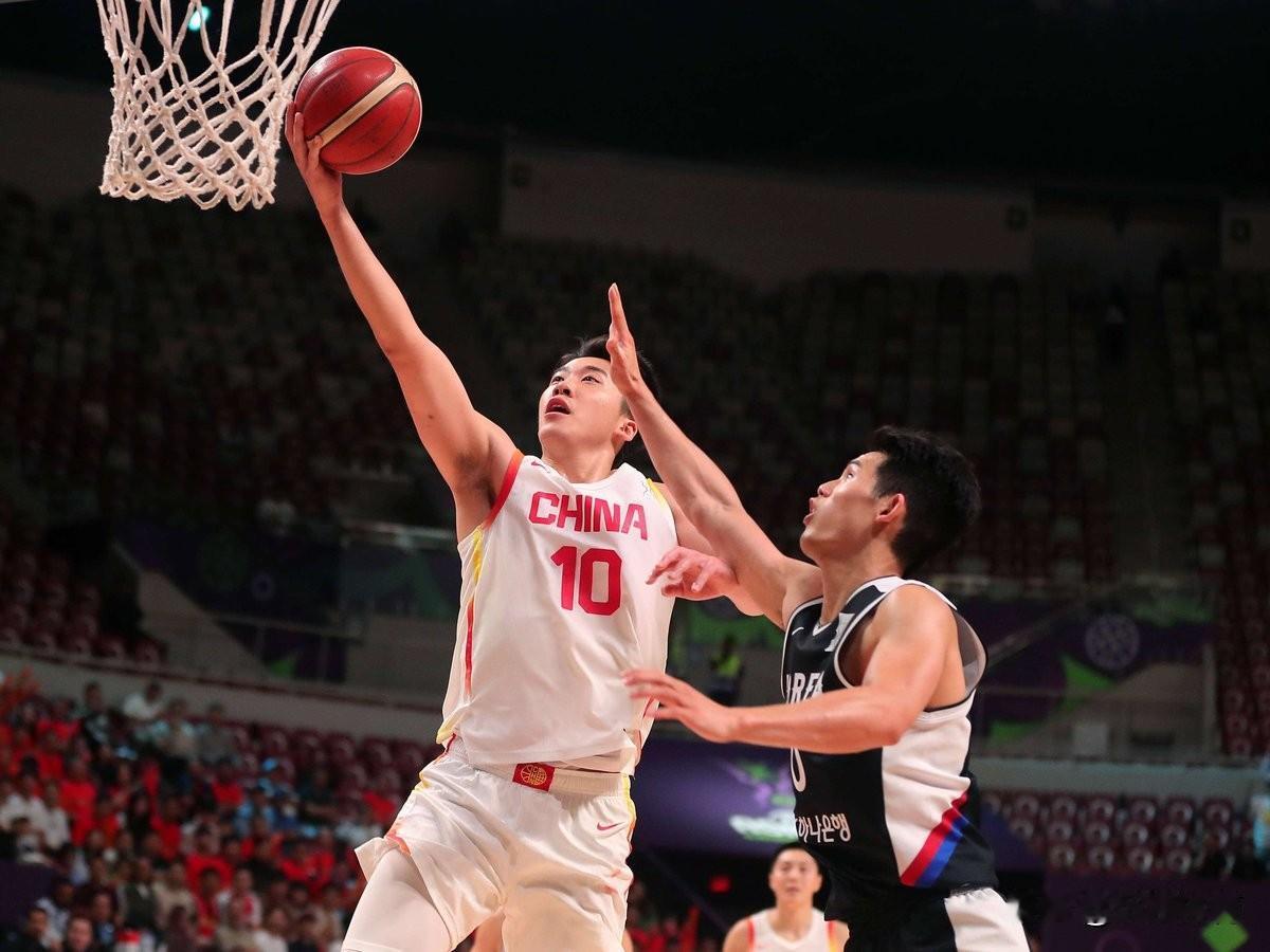 等了8年，终于又等到这一刻。今天晚上，中国男篮将会在亚洲杯半决赛中对阵日本队