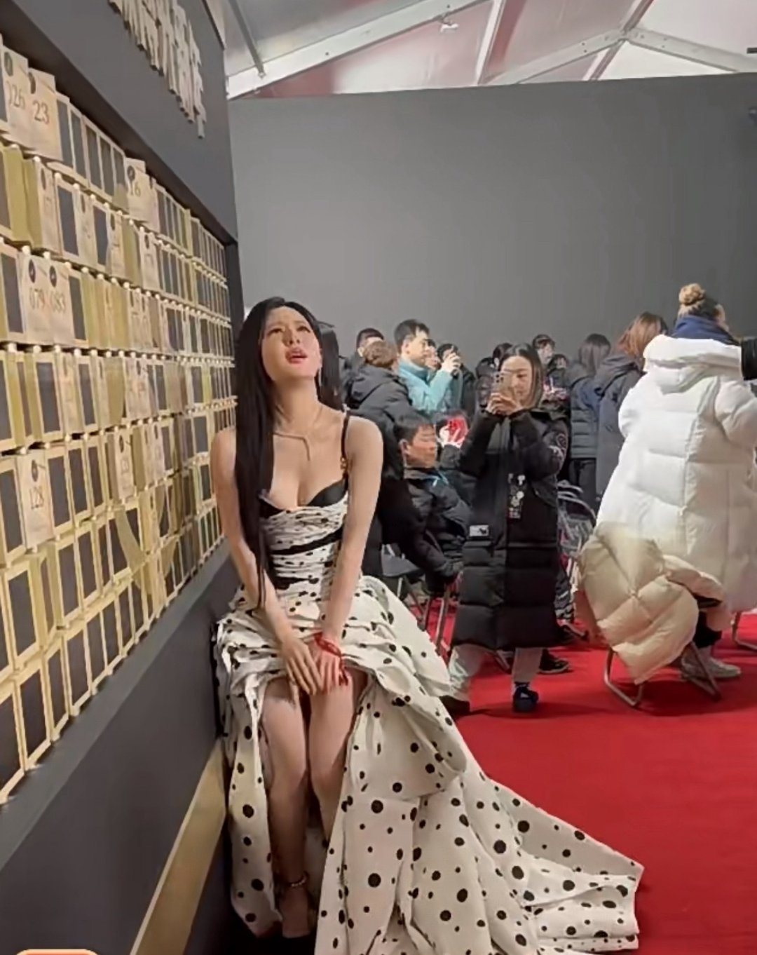 赵露思好喜欢这个动作，是尿急吗？