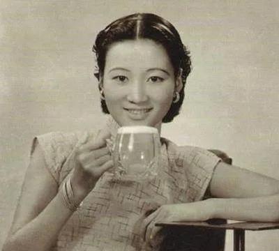 新婚夜，钱玄同被哥哥催促着入洞房，耳边还回响着他的叮嘱：“先留后，再纳妾！”当独