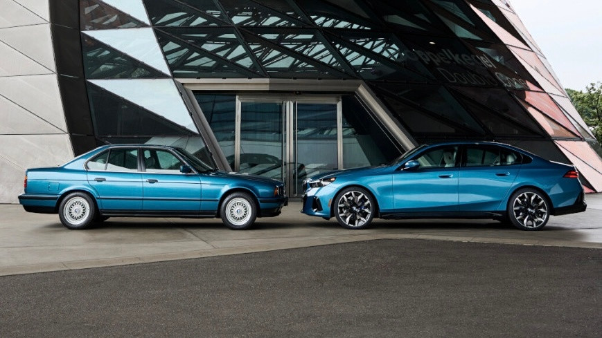 借宝马一张图，大家可以看一下，一辆车几十年间变大了多少[并不简单]至于原因，我个