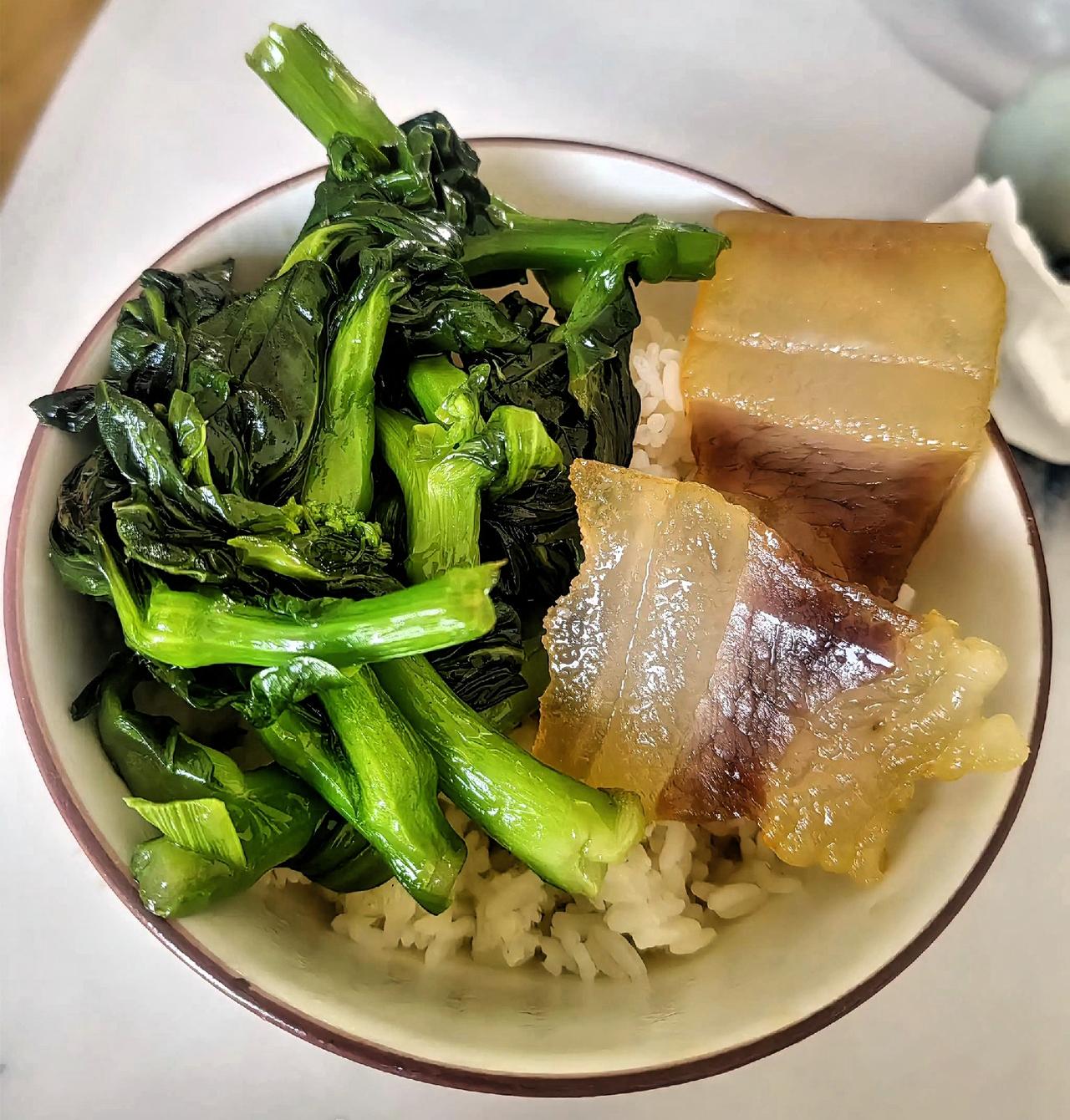 南、北方饮食差距蛮大，不仅仅是吃水饺。网上关于南方不吃水饺，北方人表示怀疑，其