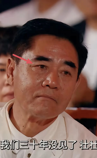 一个人的嘴巴或许会说话，但身体语言可一点都藏不住。不知道大家发现没有，朱迅致