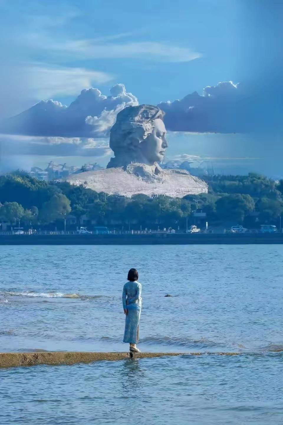 拍到第一张图的摄影师是懂历史的，也是懂生活的，更是有阅历的。不知怎的，看到这张