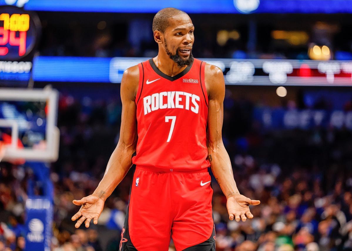 哈登：杜老大，他们都说你在火箭没什么战术啊？？？最后关键球都不会到你手里？？？