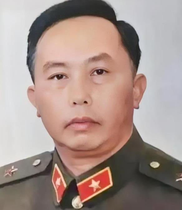 1985年，一个42岁的四川兵被提拔为解放军副总参谋长。从18岁入伍算起，24年