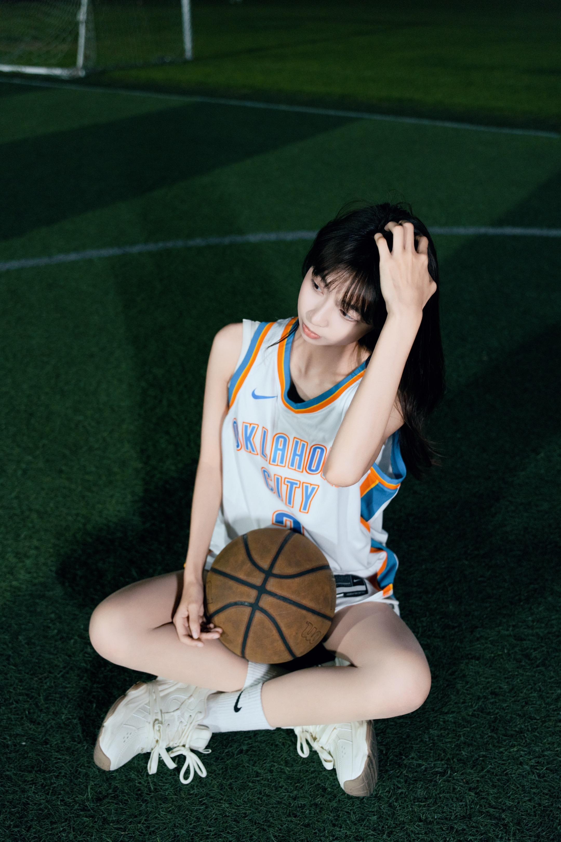 会打篮球的女孩子真的很迷人。同款球衣
