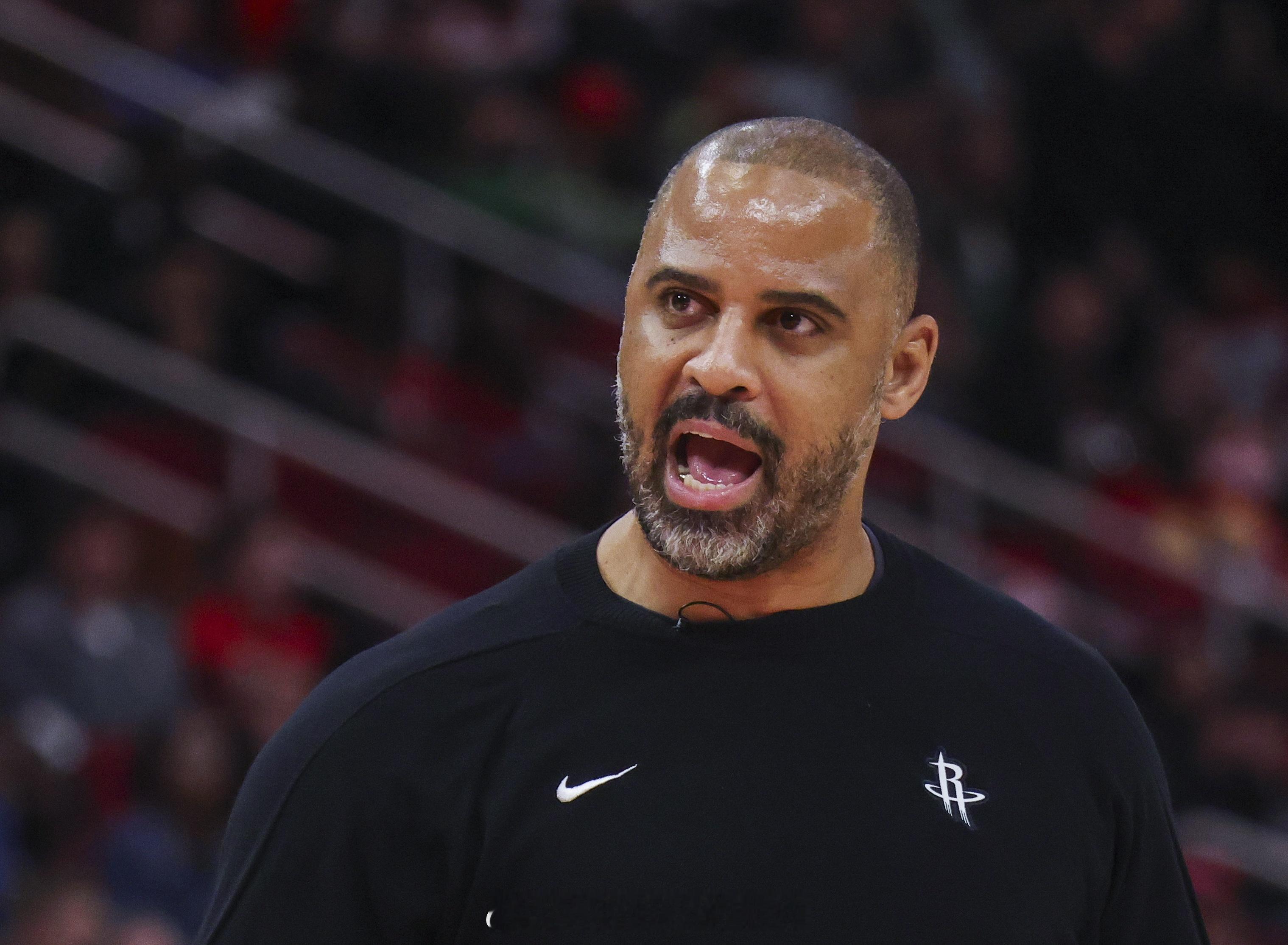 乌度卡谈到第三节的攻击波：“我们在关键时刻成功防守，快速反击，并连续命中多个三分