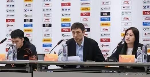 易立:大赞庞峥麟敢于承担球队进攻责任，庞峥麟感谢主教练的信任。CBA常规赛第