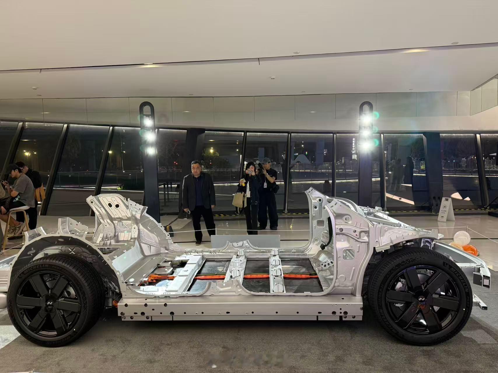 看不见的才是豪华，就凭这个底盘，乐道L80可以放心买