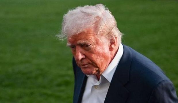 太讽刺了！打了1000多天，美国人终于承认自己“瞎了眼”。近日，白宫内部不得不面