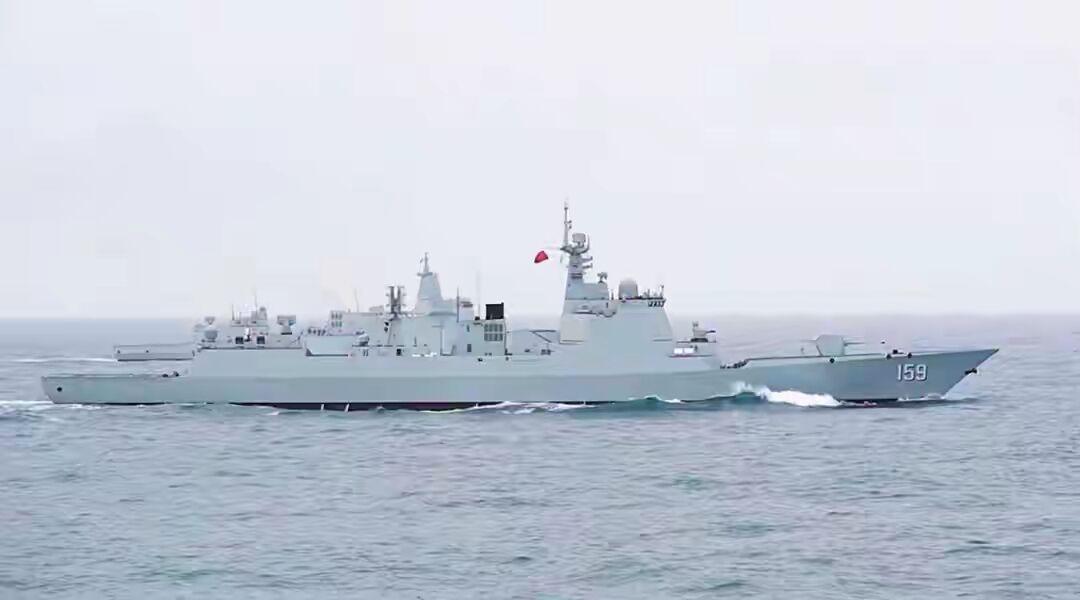近期，中国海军4艘战舰分成两组，穿越宫古海峡，前往西太平洋进行远海训练。这4艘战