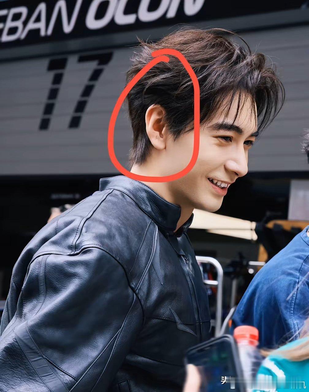 我好像明白陈星旭拍吻戏为啥不张嘴了细品章若楠说的话，瞬间秒懂之前采访里，陈星旭大