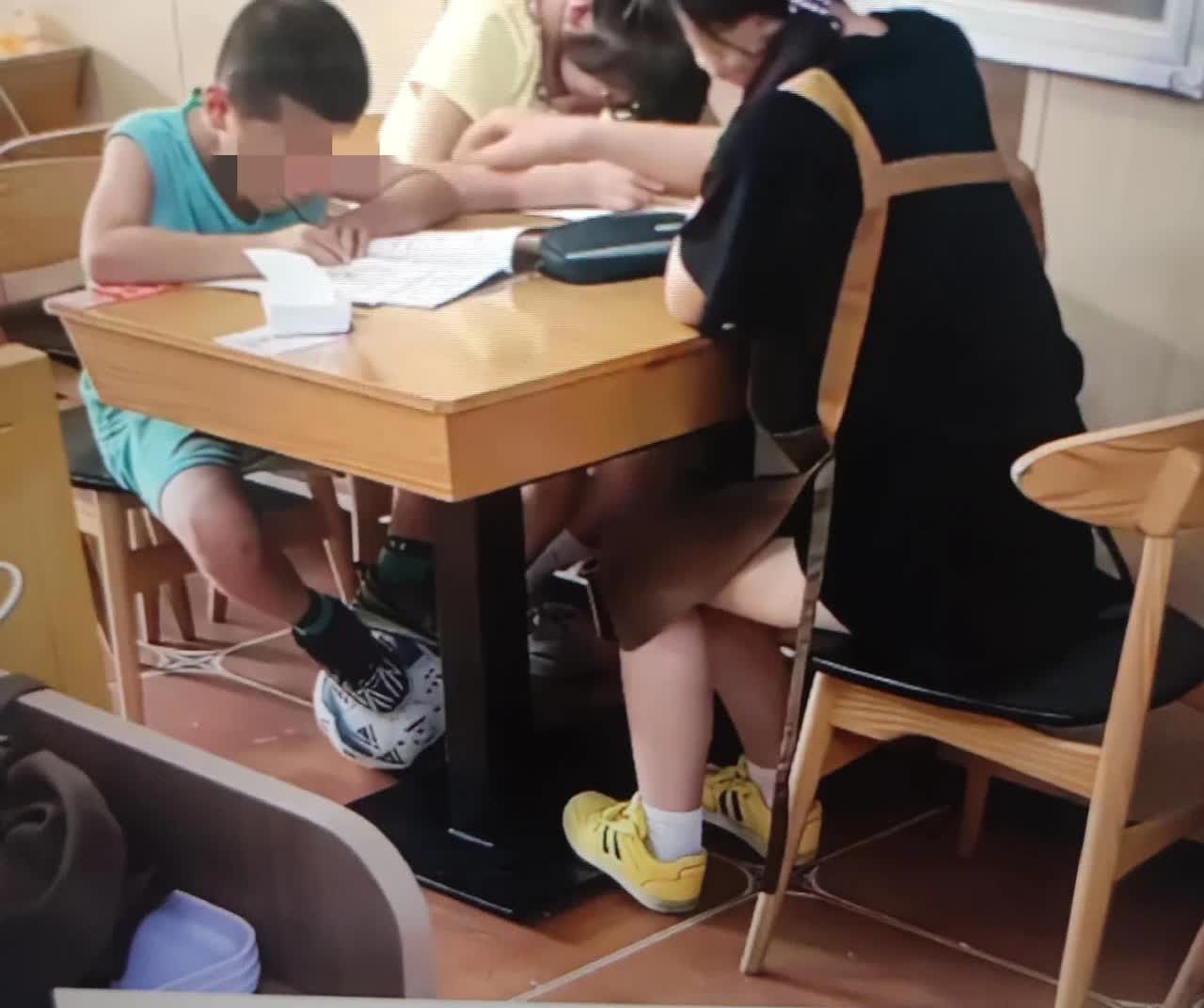 “捡到宝了”！！！7.9日，河北女大学生在餐馆打工300块钱一个月，干了