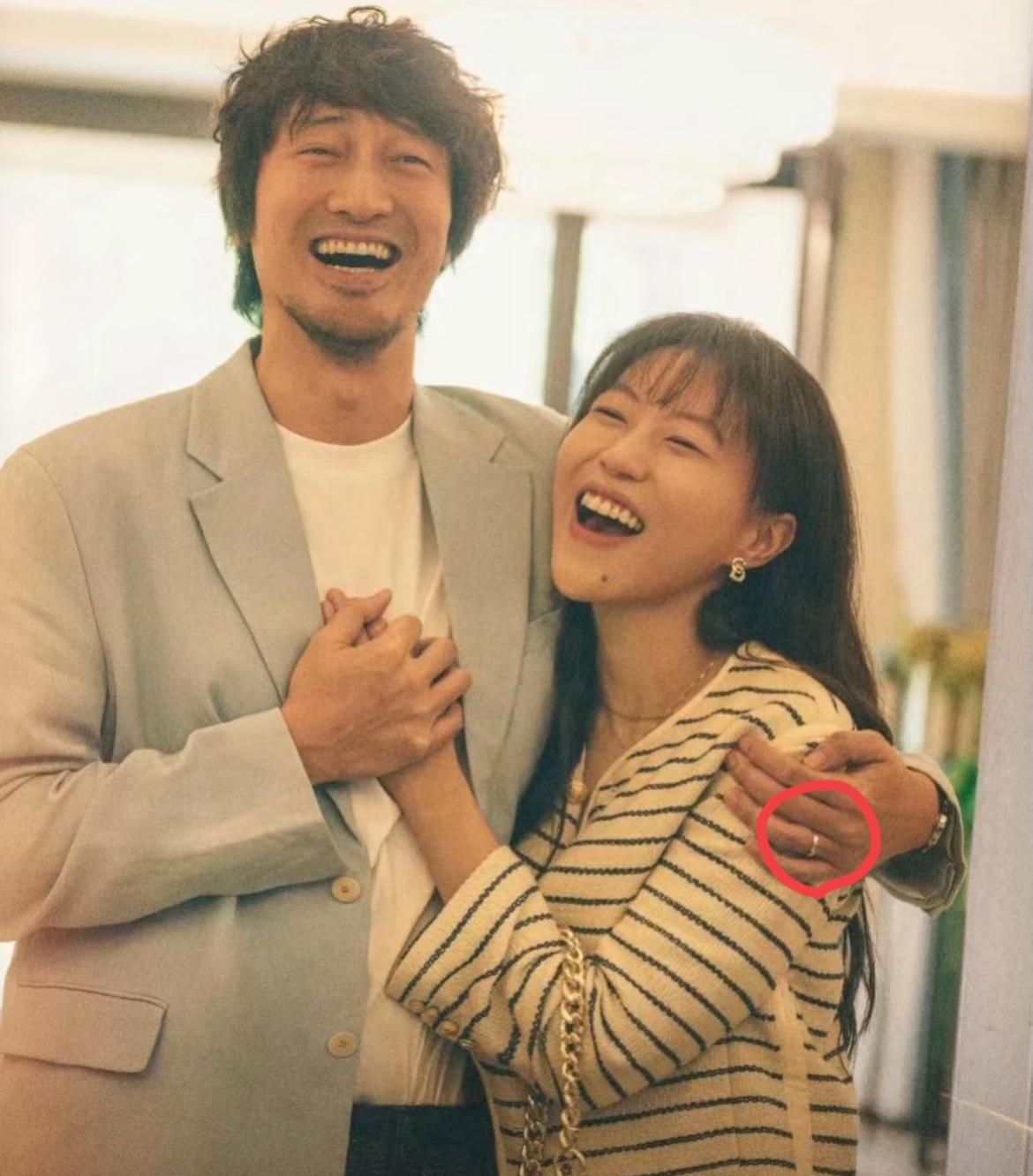 我万万没想到王菲和窦唯的女儿窦靖童居然和比她大12岁的王传君合作了！ 