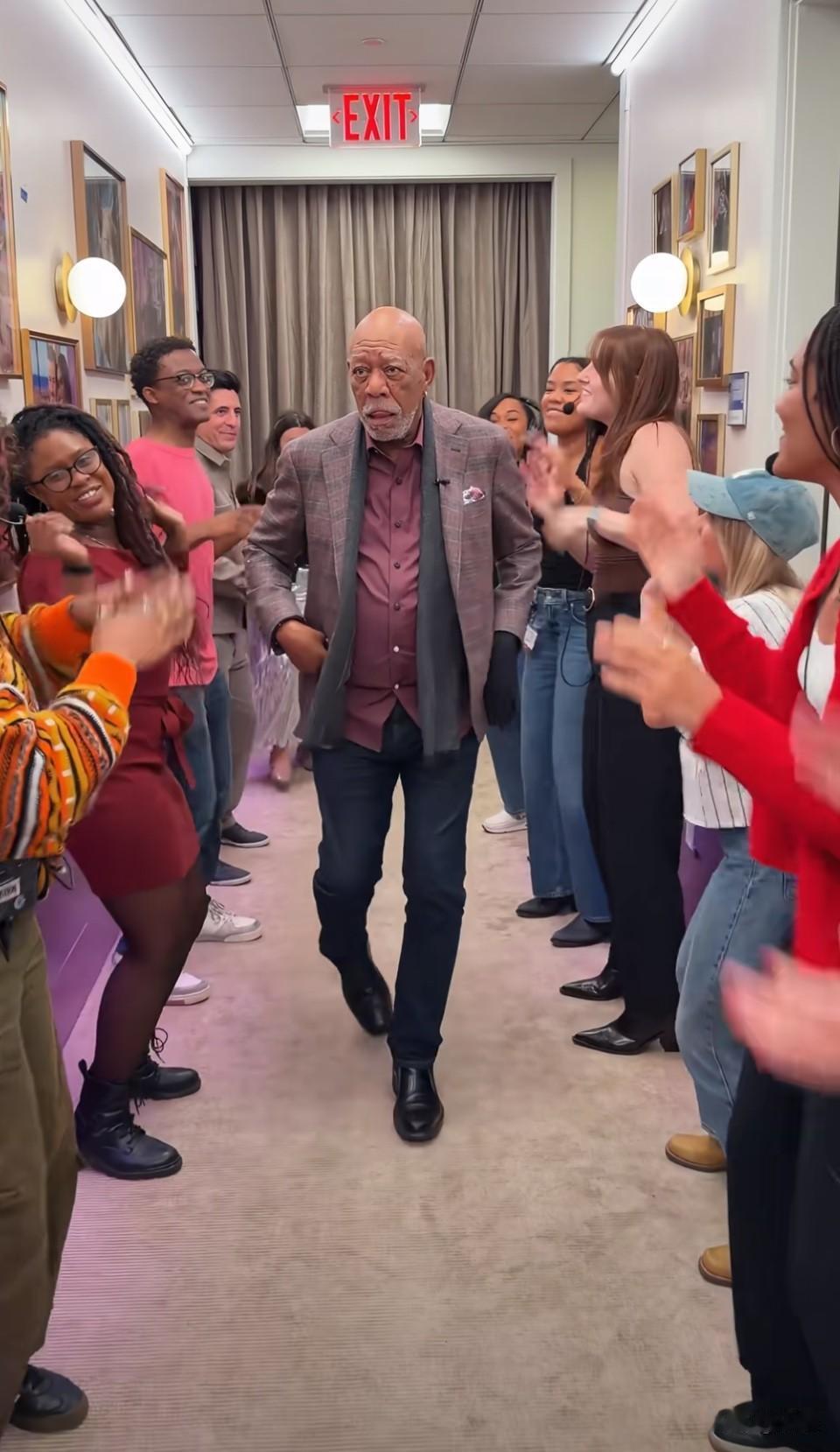 第一次觉得摩根弗里曼老了，看着反应也慢下来，走路也不稳。🥲在所有电影里